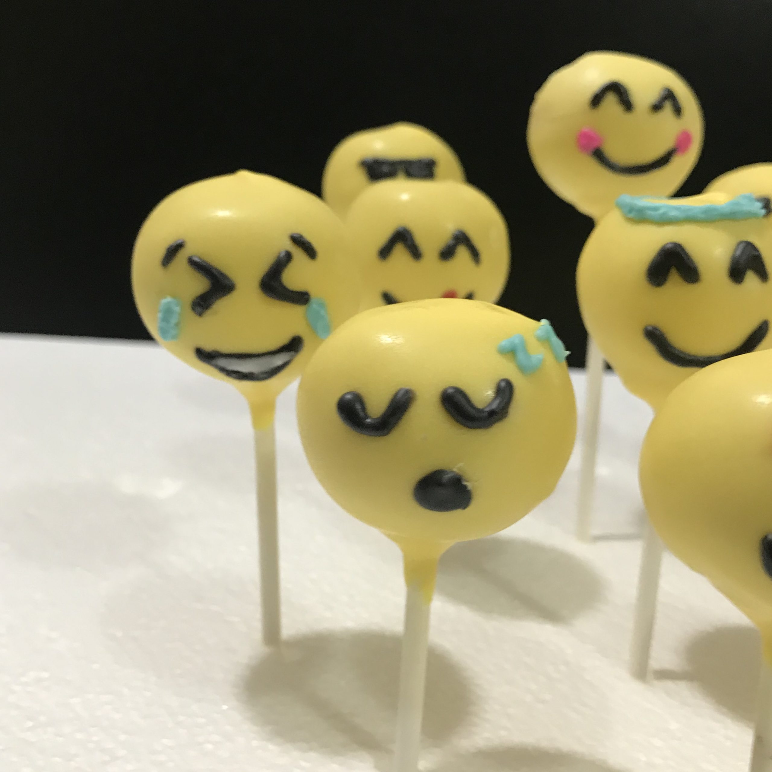 Dz Assorted Expressions Cake Pops